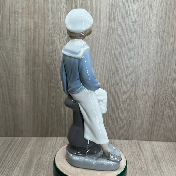 Vtg Lladro #4810 "Boy with Yacht" Glazed Porcelain Figurine Salvador Furió Blue - Picture 4 of 10